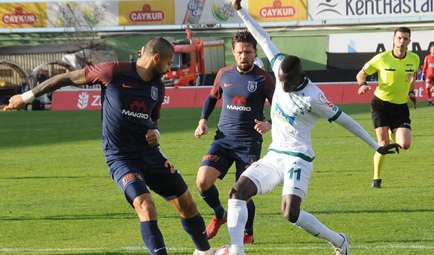 Lider Başakşehir'e Karadeniz'de büyük şok!