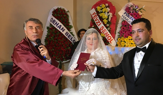 Çiftin nikahını müftü kıydı...