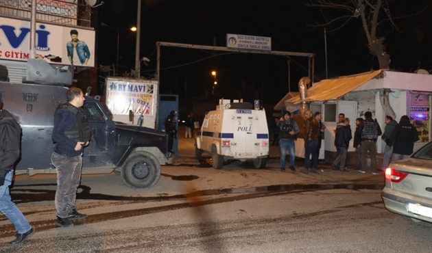 Diyarbakır'da DEDAŞ şubesine EYP ve el bombalı saldırı...