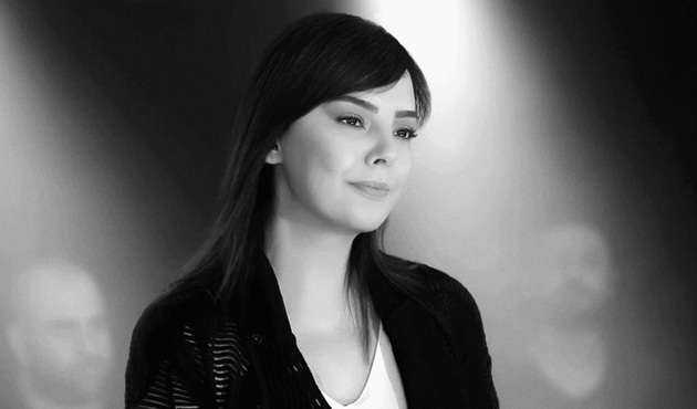 Ebru Gündeş,  kızı babasından haber alamasın diye yapmadığını bırakmadı!