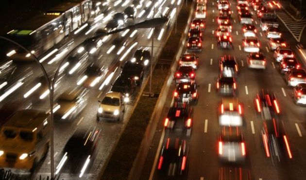 Yola çıkacaklar dikkat! İstanbul'da trafik kilit