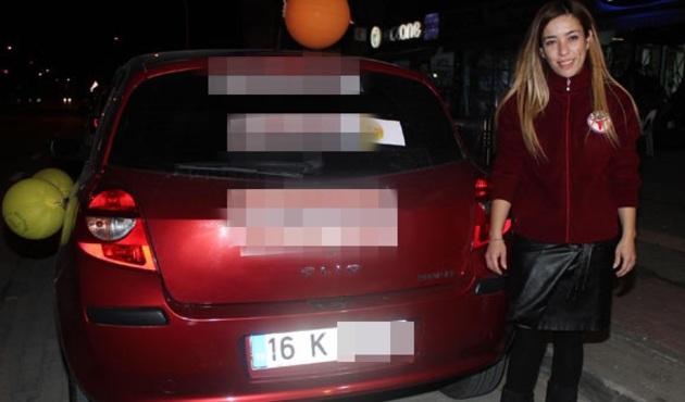Kocasını boşayıp arabasına bu yazıyı yapıştırdı!