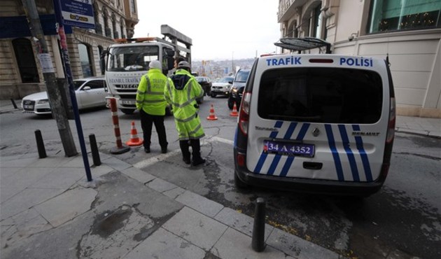 Taksim Meydanı'na çıkan yollar araç trafiğine kapatıldı!