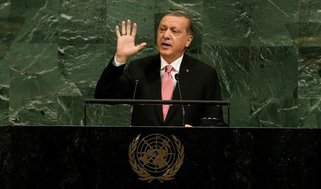 Cumhurbaşkanı Erdoğan'ın o sözü, İngilizce şarkı oldu! / VİDEO