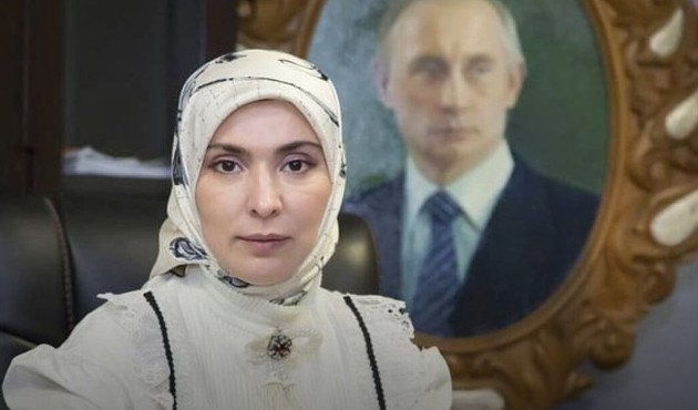 Müslüman kadın gazeteci Putin'e rakip oldu!