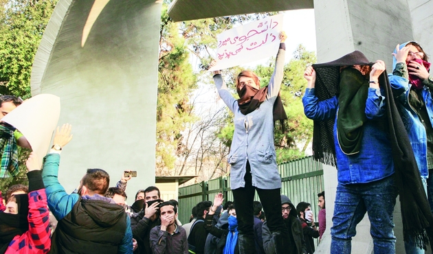 Yemenli bakandan İran'daki protestolara açık destek...