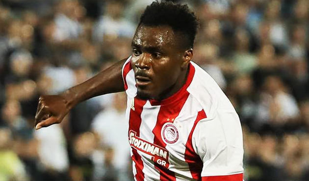 Olympiakos'tan Emenike'ye büyük şok!