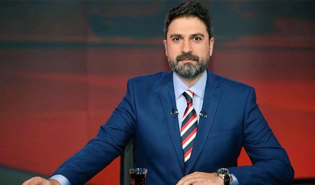 Erhan Çelik aşk haberlerini böyle ti'ye aldı!