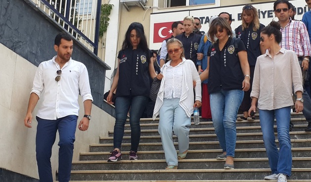 Hakkında müebbet hapis istenen Nazlı Ilıcak'tan mektup var!