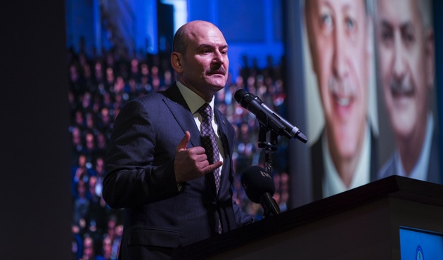 Bakan Soylu: Bir okulun yanında uyuşturucu satan, uyuşturucu tacirinin ayağını kırmayan polis görevini yapmıyor demektir!