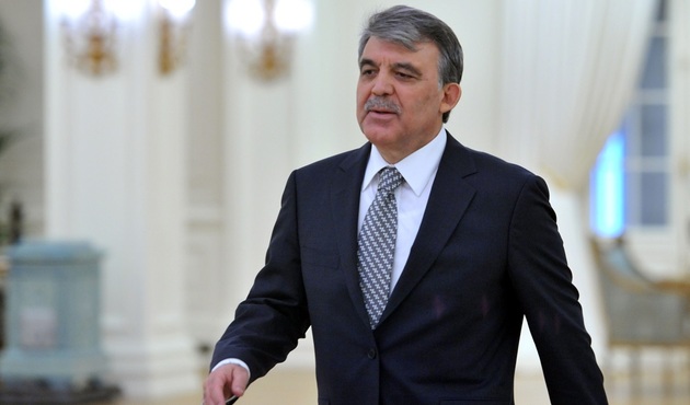"Ankara'nın siyaset çöplüğünde, yükseklerden tepe üstü çakılan nice meczup var. Hepsinin de ortak yanı vefasızlık..."