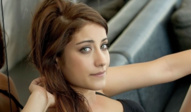 Hazal Kaya'nın saplantılı sapığı peşini bırakmadı!