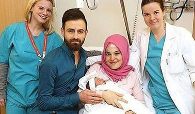 Avusturya'da ırkçılar Asel bebeğe nefret kustu!