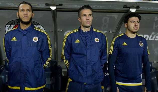 Fenerbahçe iki yıldıza transfer için izin verdi!