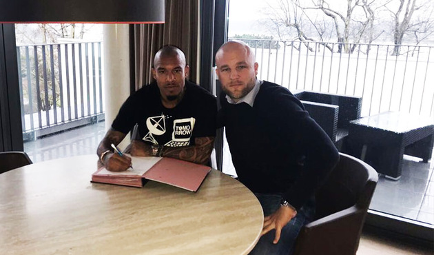 Galatasaray'dan ayrılan De Jong imzayı attı!
