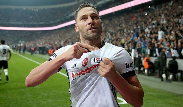 Tosic 15 Temmuz'da tankın önünde durdu
