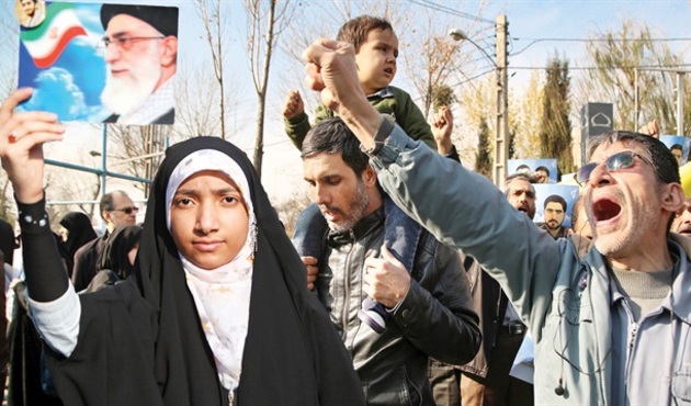 ABD'nin desteği İranlılardaki milli refleksi harekete geçirdi!