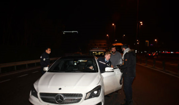 Benzini biten ünlü oyuncu polisten borç para aldı!