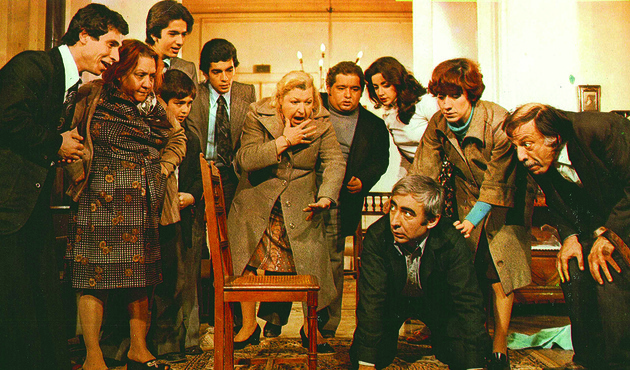 Nagehan Alçı "Neşeli Günler" filmini kadına şiddeti meşru gösterdiğini öne sürdü!