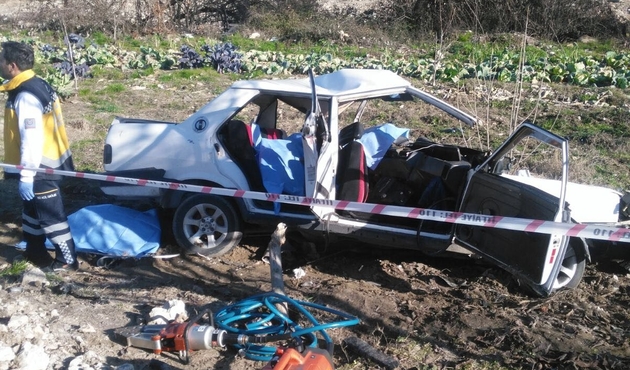 Manisa'da korkunç kaza: 3 ölü, 2 yaralı...