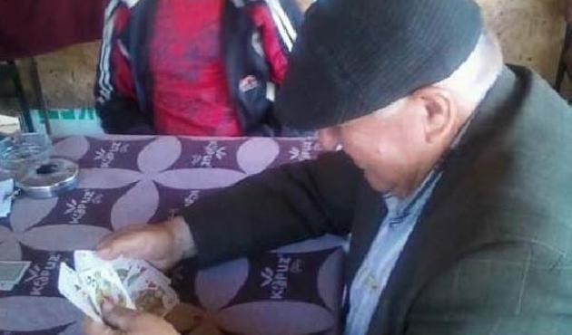 80 yaşındaki adam karısını nacakla öldürdü!