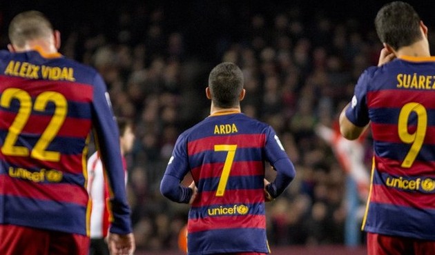 Ve Barcelona, Arda Turan'ı gönderdi! / VİDEO