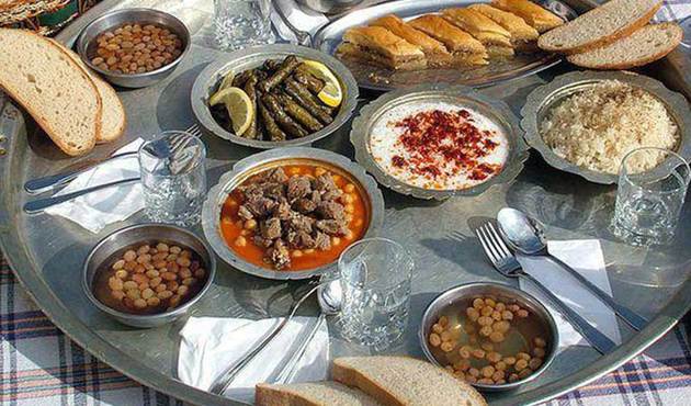 Türkiye'nin neredeyse yarısı yemeğini yer sofrasında yiyor!