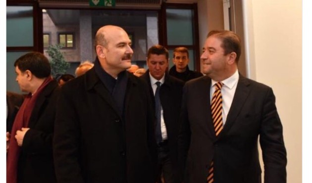 Bakana hayran hayran baktı, tepkiler ardı ardına geldi!