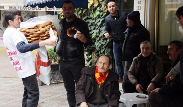 Koca yürekli simitçiden bütün ilçeyi ayağa kaldıran kampanya!