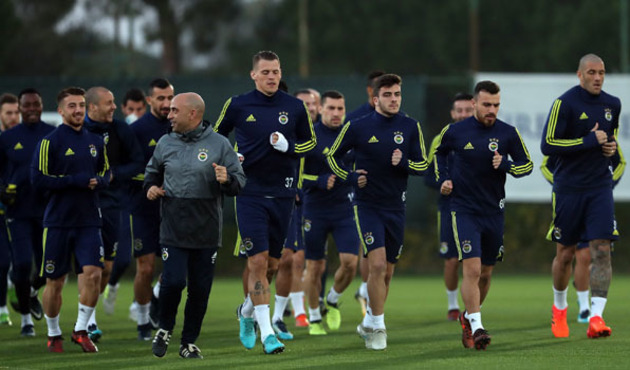 Fenerbahçe'de 2 futbolcu idmanı yarıda bıraktı!