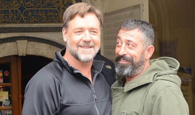 Russell Crowe, Cem Yılmaz'ı öve öve bitiremedi!
