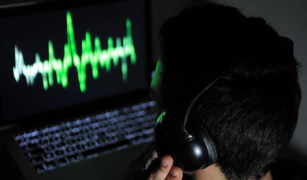 Büyük şüphe! Savcı, odada konuşulanları bilgisayarından duymaya başlayınca...