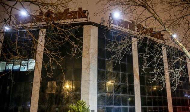 Yeni Şafak'ta yaprak dökümü...