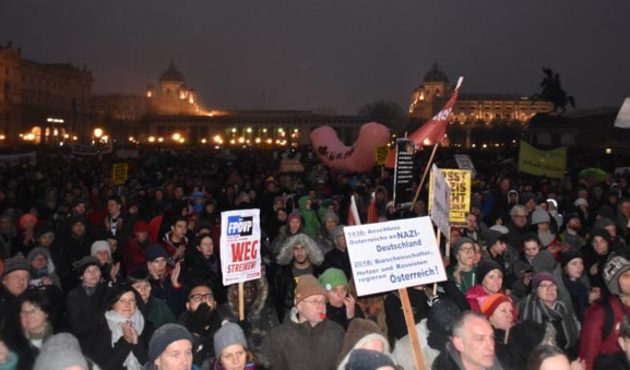 Avusturya'da yeni hükümete karşı dev protesto!