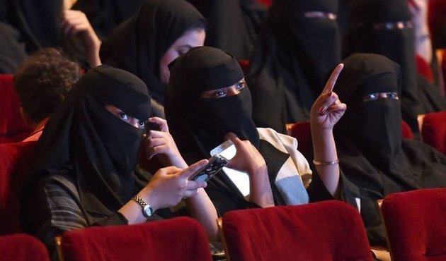 Tam 35 yıl sonra sinemaya gittiler!