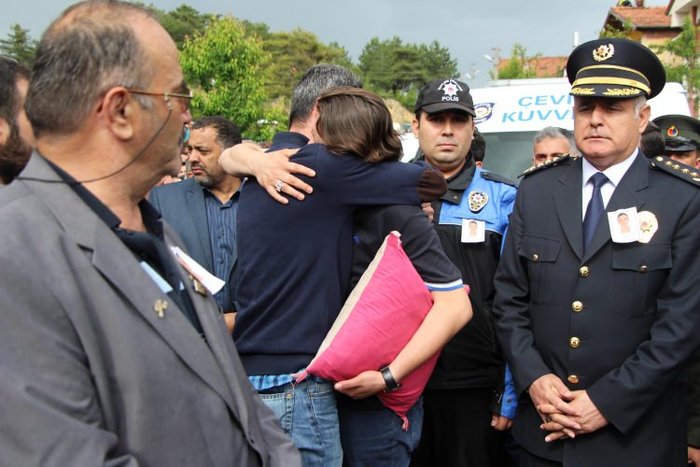 Görenlerin yüreğini yaktı... O yastığı bir an olsun bırakmadı