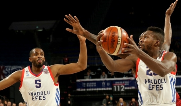 Anadolu Efes 76 Galatasaray Odeabank 68...