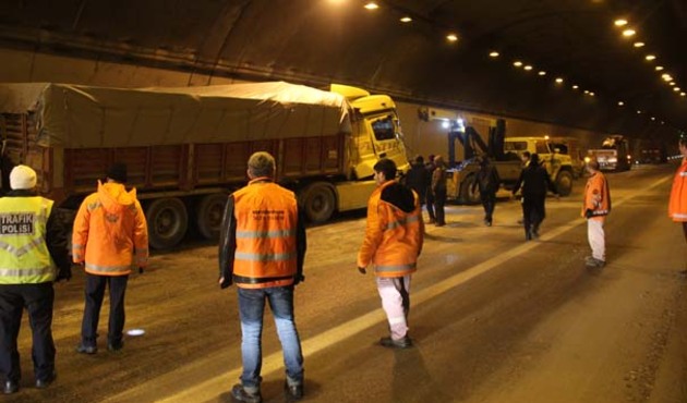 TEM'de zincirleme kaza, 10 kilometre kuyruk oluştu!