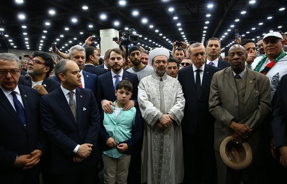 Erdoğan ''mazlumların yumruğu''nun cenazesinde...