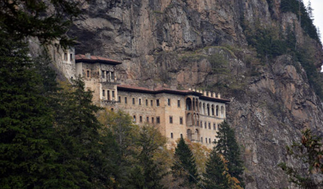 ABD'li askerler Sümela Manastırı'nı yağmaladı!