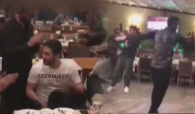 Sabri Sarıoğlu çaldı, Selçuk Şahin oynadı! / VİDEO