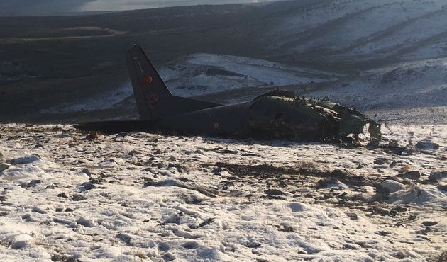 Isparta'da CASA tipi askeri eğitim uçağı düştü! TSK'dan açıklama geldi: 3 şehit...