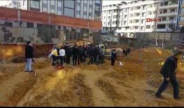 Sultangazi'de toprak kayması! Toprak altında kalanlar var...