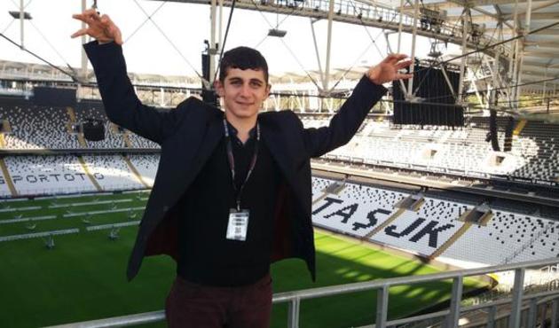 Minibüste 4 kişinin dövdüğü işitme engelli Agit Acun, Beşiktaş'ın stadını gezdi