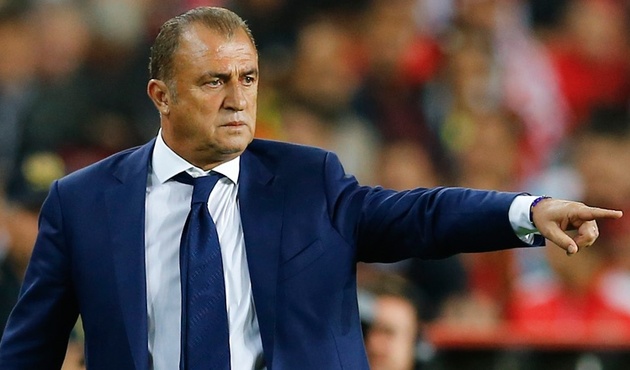Galatasaray'da sol bek için büyük sürpriz!
