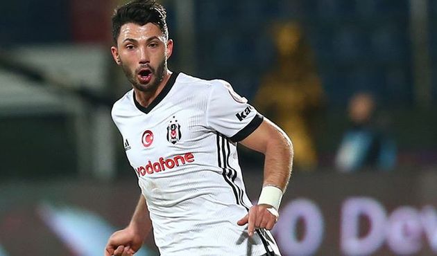 Beşiktaş yıldız oyuncunun sözleşmesini uzattı!