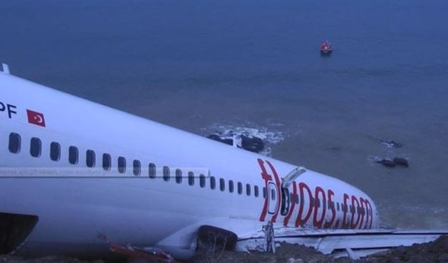Trabzon Havalimanı 24 saat sonra açıldı