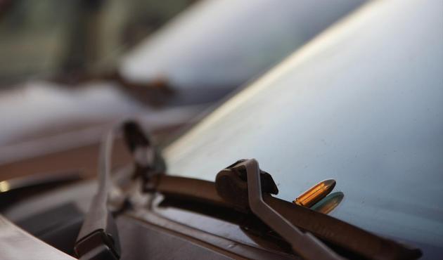 Otoparkta bulunan 16 aracın üzerine mermi bırakıldı!