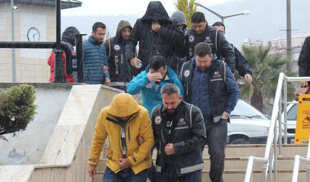 FETÖ'cüleri kaçıran şebeke çökertildi!