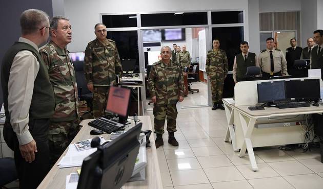 Hulusi Akar'dan komutanlıklara sürpriz ziyaret!